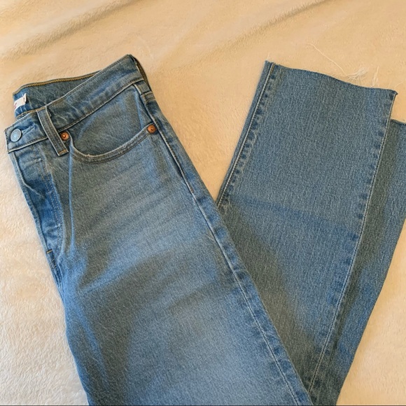Levi’s Wedgie Straight Jean denim aritzia - Picture 4 of 16